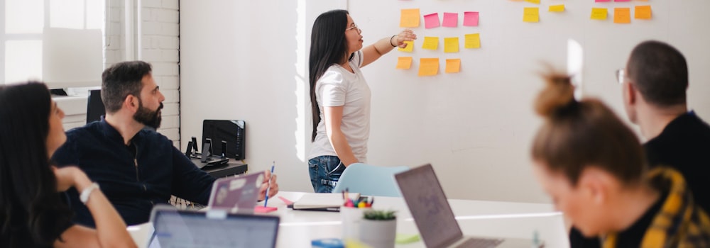 独立站技术SEO检查清单详解配图 - 展示网站速度测试工具与代码优化界面