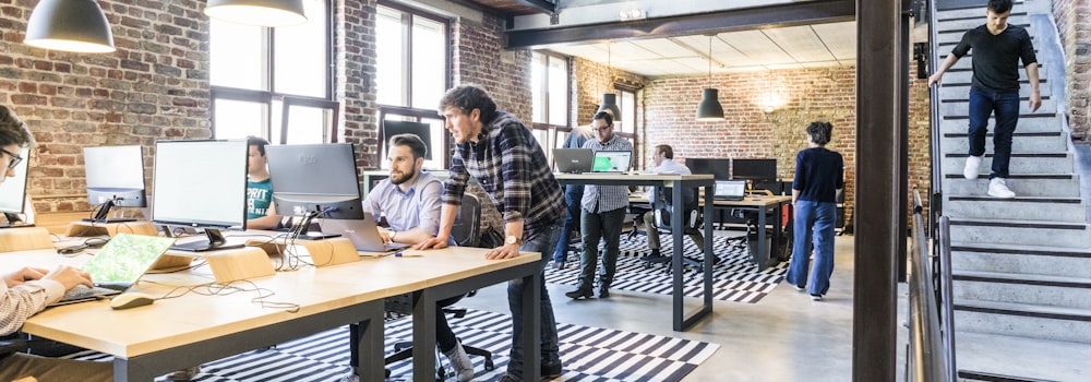 利用用户评价与信任标识提升海外客户购买信心配图 - 展示Trustpilot评分与安全徽章