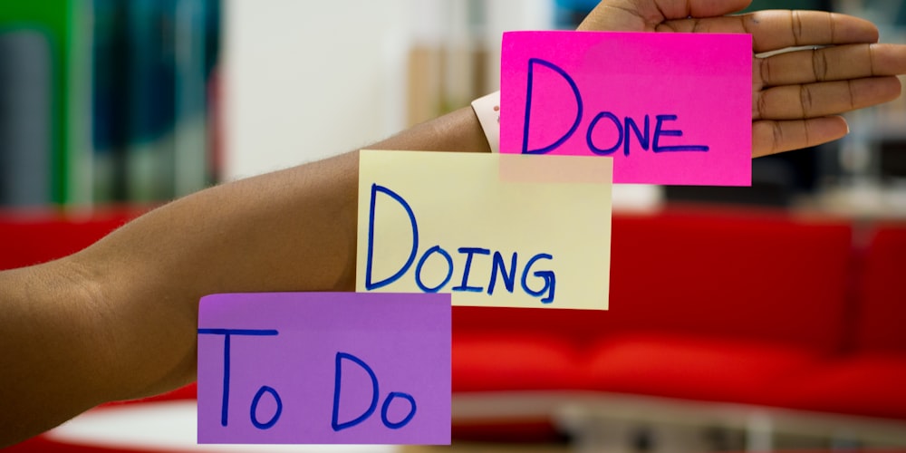 社交媒体矩阵构建策略详解配图 - 展示Facebook, Instagram, TikTok, Pinterest, Twitter等主流海外社交平台图标