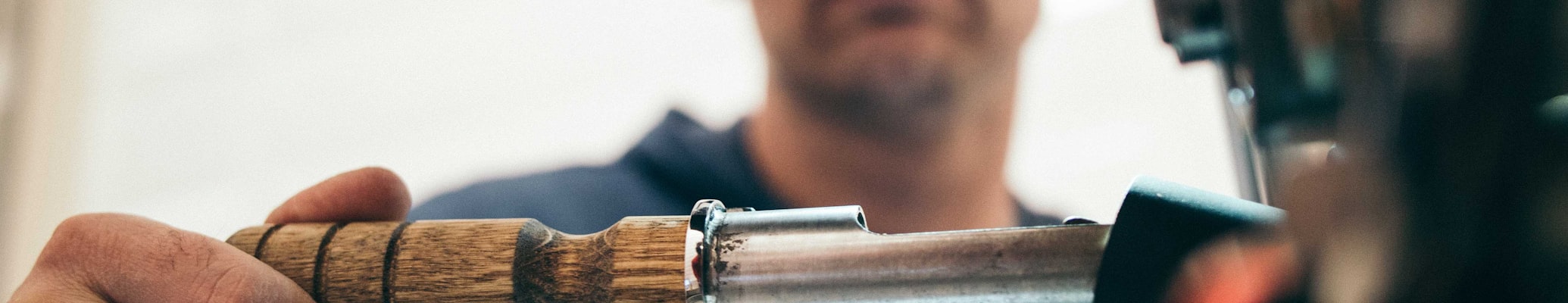 2024年智能家居与个人护理电器蓝海品类分析配图 - 展示智能扫地机器人、美容仪等产品